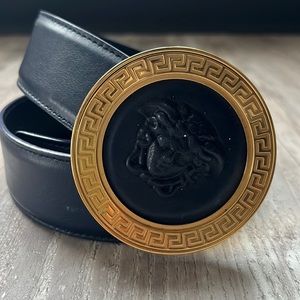 Womens Authentic Versace Medusa Belt size 75/80 (S)